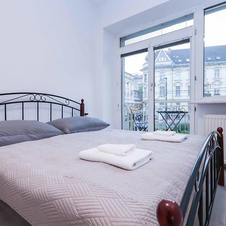 Appartement Charming Old Town Family Retreat à Bratislava Extérieur photo