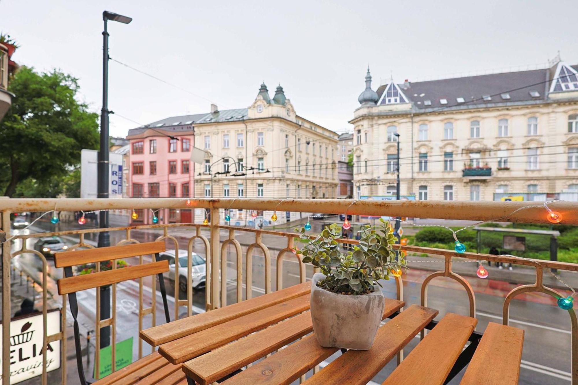 Appartement Charming Old Town Family Retreat à Bratislava Extérieur photo